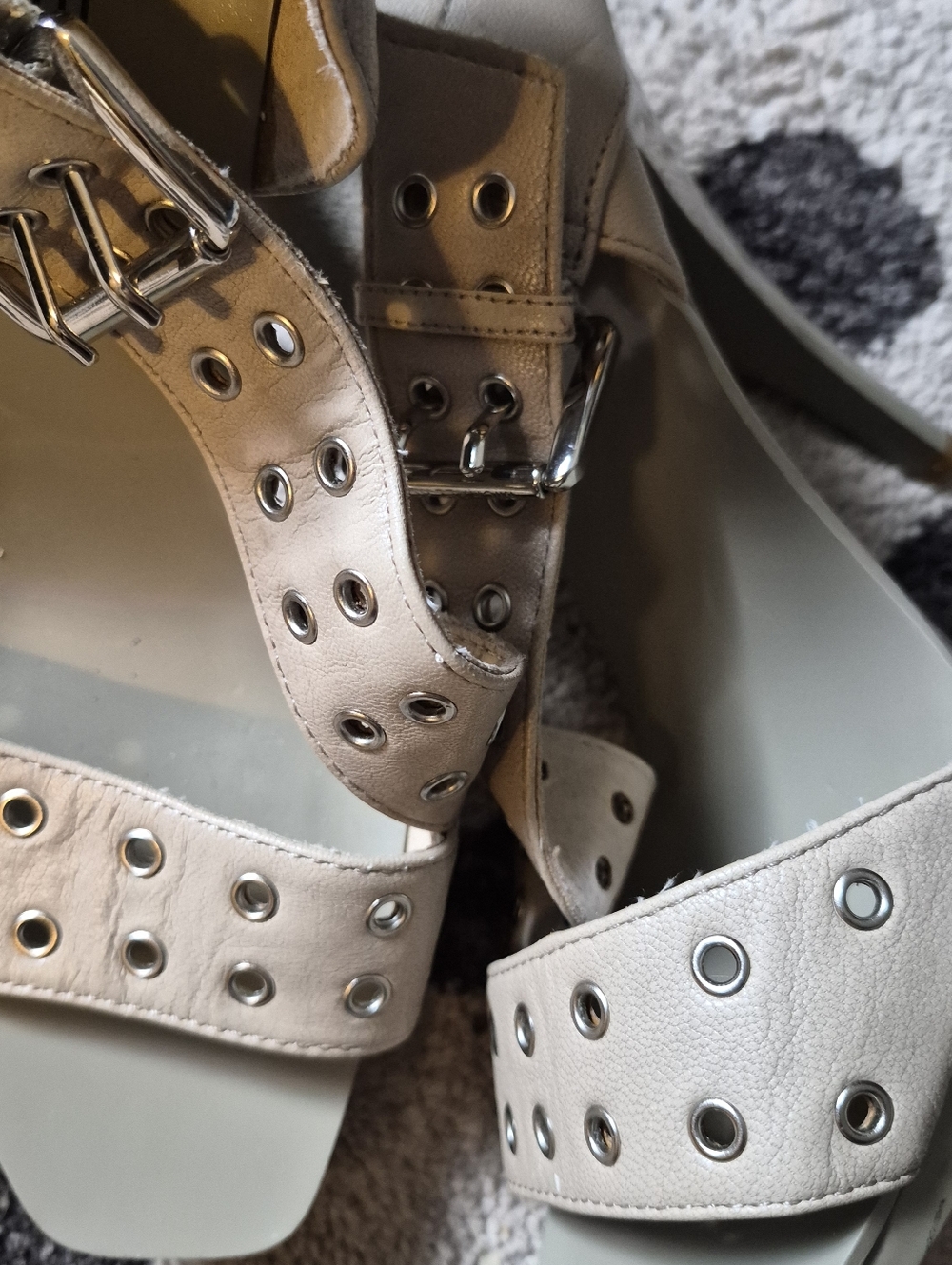 Michael Kors Cream Leather Grommet Crossover Buckle Strap Heeled Sandals NWOT - Picture 8 of 10